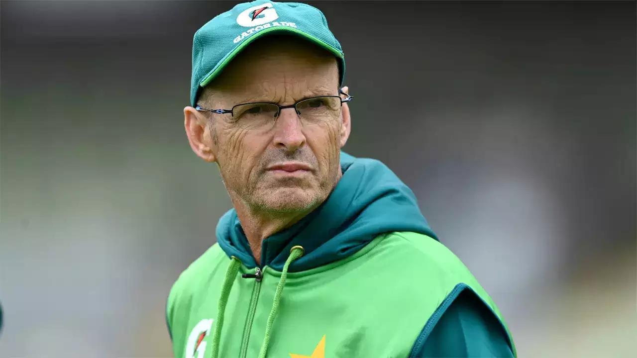 Pakistani Coach Gary Kirsten ने भी कप्तान बाबर आजम की तरह इस्तीफा देकर किस्सा खत्म किया