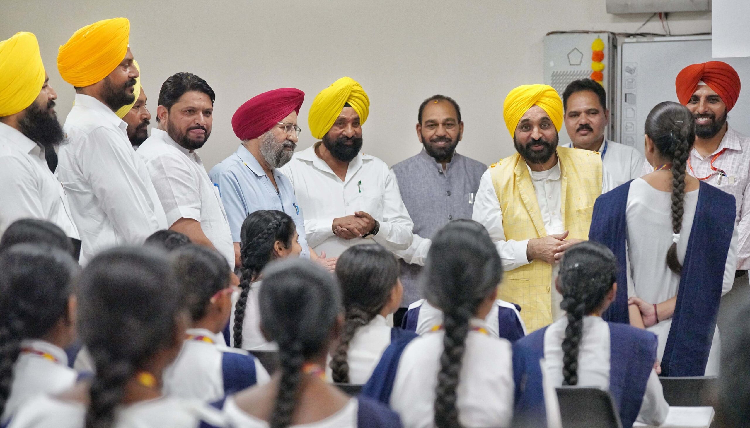 CM Bhagwant Singh Mann: छात्रों की तकदीर बदलने के लिए गुणवत्तापूर्ण शिक्षा प्रदान करना पंजाब सरकार की प्रमुख प्राथमिकता