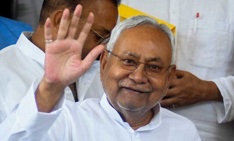 Bihar CM Nitish Kumar ने 38 राजमार्ग गष्ती वाहनों का किया लोकार्पण, हरी झंडी दिखाकर किया रवाना