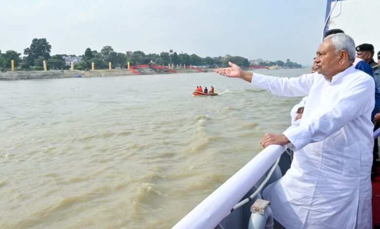 CM Nitish Kumar ने छठ महापर्व की तैयारियों को लेकर सड़क मार्ग से विभिन्न छठ घाटों का किया निरीक्षण