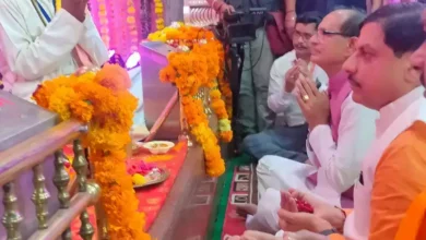 CM Dr. Mohan Yadav एवं केंद्रीय कृषि मंत्री श्री चौहान ने सलकनपुर के विजयासन देवी धाम पहुंचकर की पूजा-अर्चना