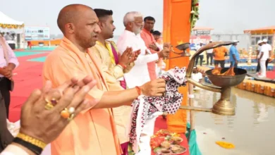 CM Yogi Adityanath ने प्रयागराज के महाकुम्भ मेला क्षेत्र में संत समाज से संवाद किया