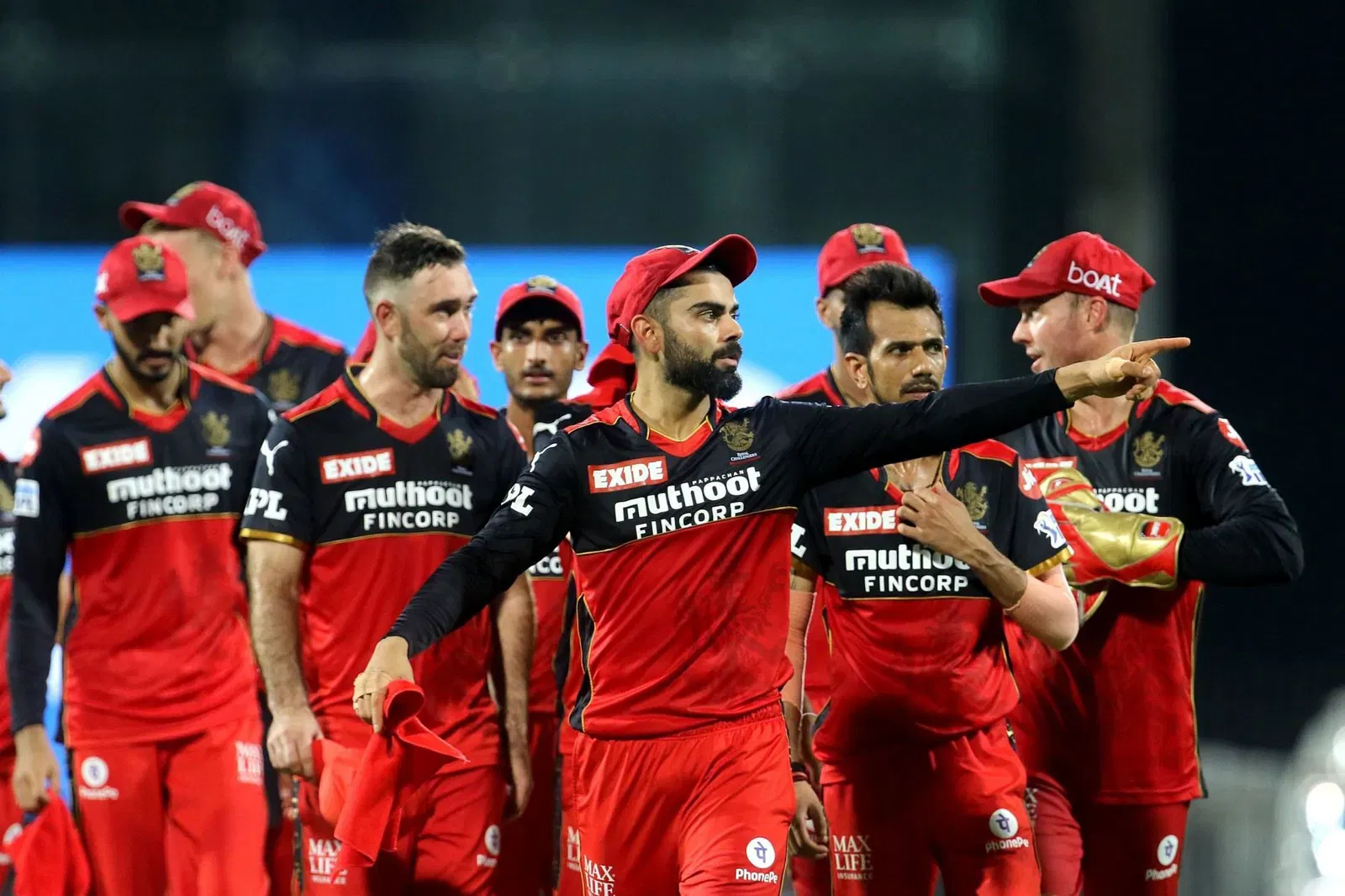 IPL 2025: RCB इन तीन खिलाड़ियों को रिलीज कर सकता है, साथ ही दो अच्छे बल्लेबाजों का पत्ता साफ सकता है।