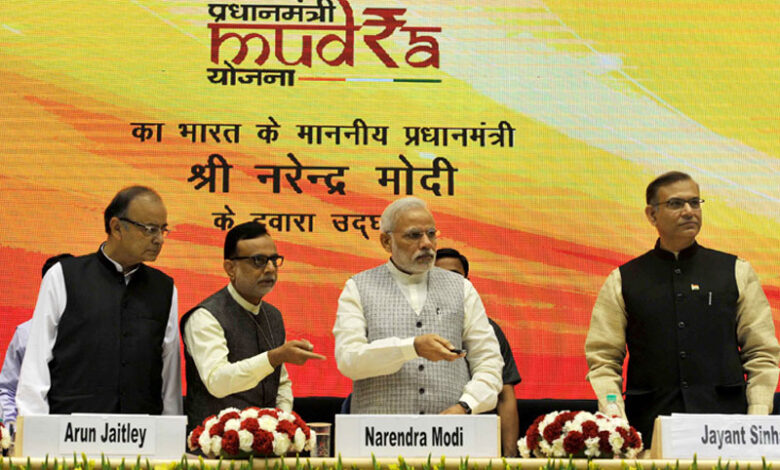 Prabdhan Mantri Mudra Yojana: मोदी सरकार ने दिवाली पर कारोबारियों-उद्यमियों को बड़ी सौगात दी ।