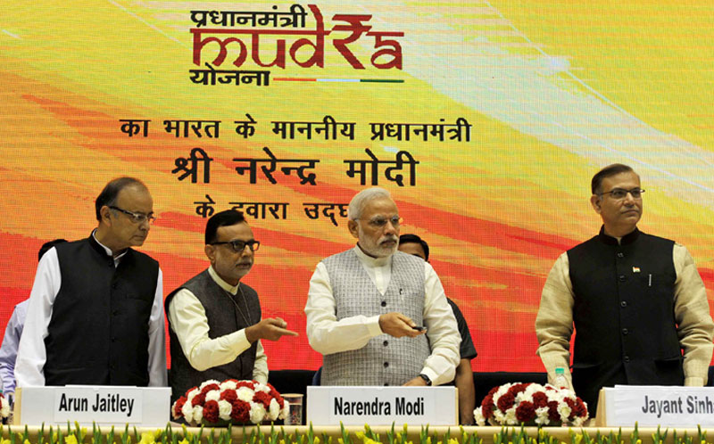 Prabdhan Mantri Mudra Yojana: मोदी सरकार ने दिवाली पर कारोबारियों-उद्यमियों को बड़ी सौगात दी ।