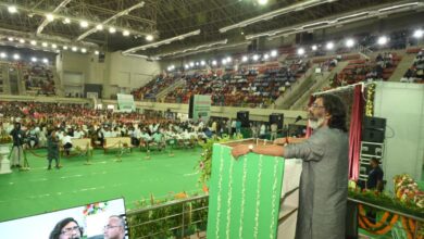 CM Hemant Soren: हरिवंश टाना भगत इंडोर स्टेडियम में आयोजित मरङ गोमके जयपाल सिंह मुंडा पारदेशीय छात्रवृत्ति कार्यक्रम में अतिथि के रूप में सम्मिलित हुए