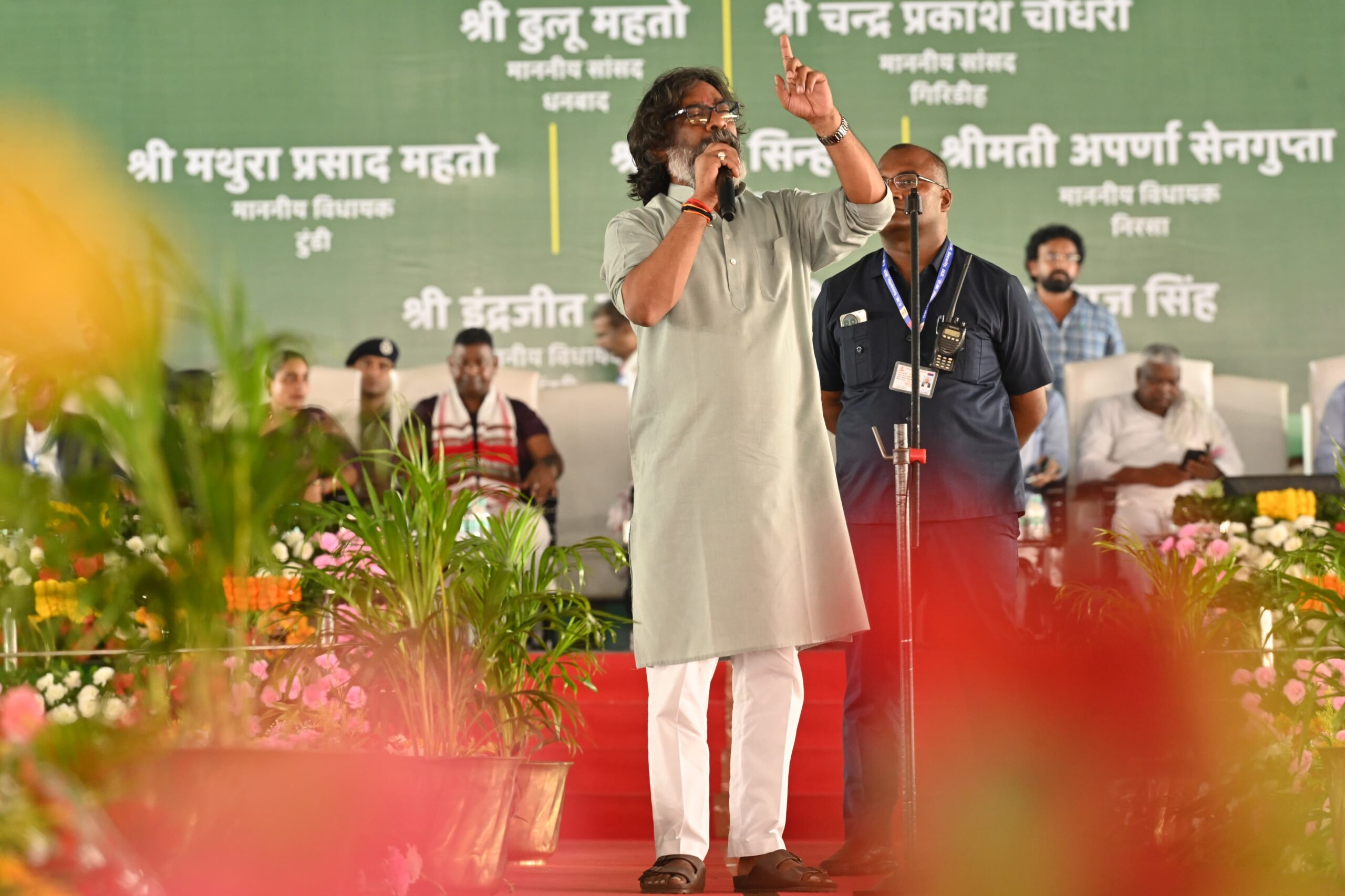 CM Hemant Soren ने धनबाद जिले को 178 करोड़ रुपए से अधिक की दी सौगात,