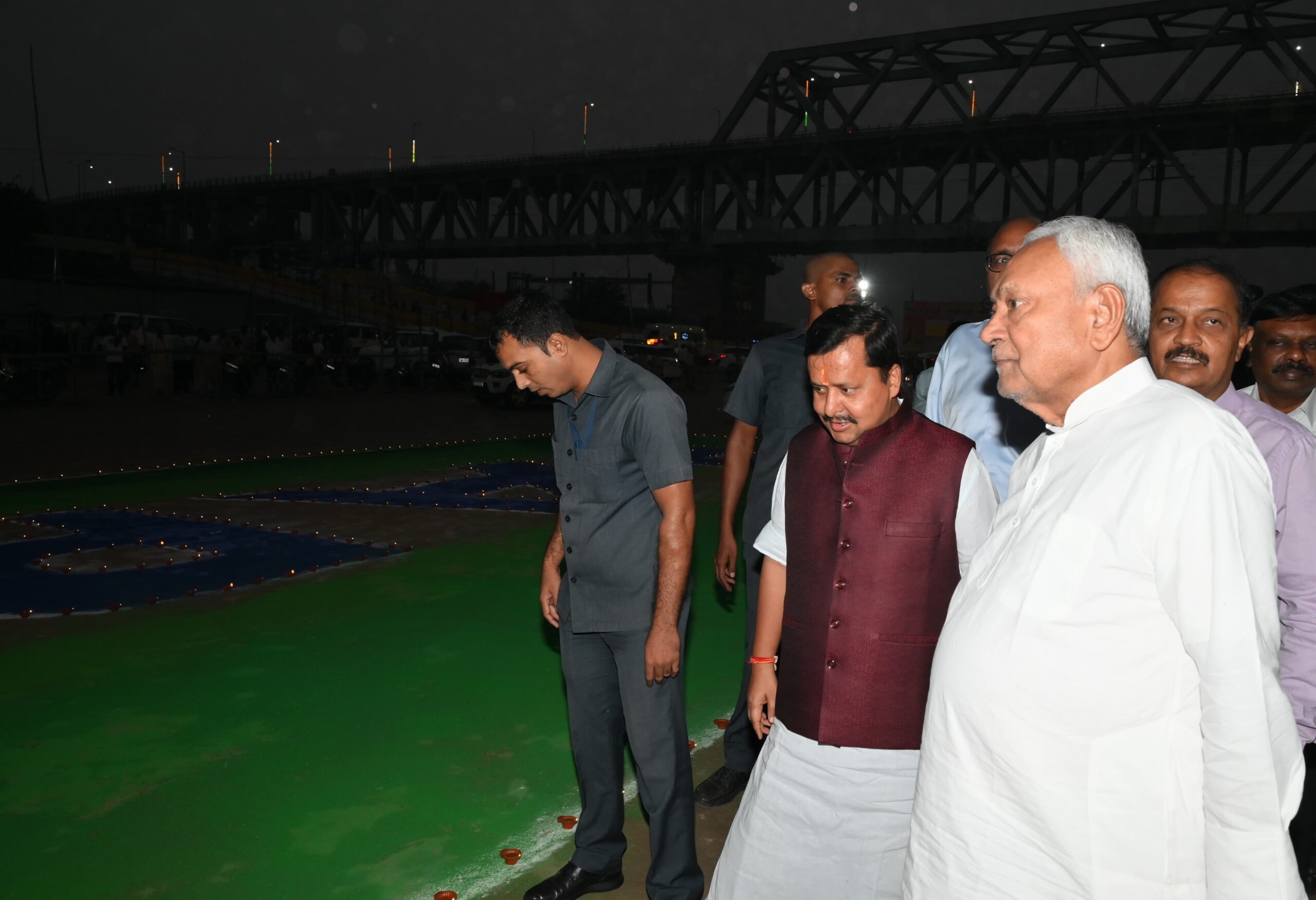 CM Nitish Kumar ने छठ महापर्व- 2024 की तैयारियों को लेकर जे0पी0 सेतु घाट/दीघा गंगा घाट का किया निरीक्षण।