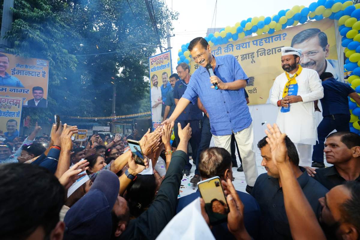 Arvind Kejriwal ने कहा, 'गलती से BJP को वोट दिया तो दिल्ली को यूपी-बिहार...'