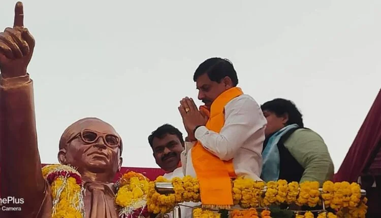 CM Dr. Mohan Yadav ने संविधान निर्माता भारत रत्न बाबा साहेब अम्बेडकर की नवीन प्रतिमा का अनावरण किया