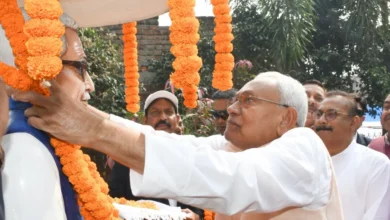 CM Nitish Kumar कुषही ग्राम में आयोजित स्व0 रामायण राय जी की 9वीं पुण्य तिथि कार्यक्रम में शामिल हुये