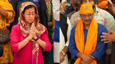 Delhi CM आतिशी और पूर्व सीएम केजरीवाल ने गुरुद्वारा रकाबगंज में गुरुनानक देव जी के 555वें प्रकाश पर्व पर मत्था टेका।