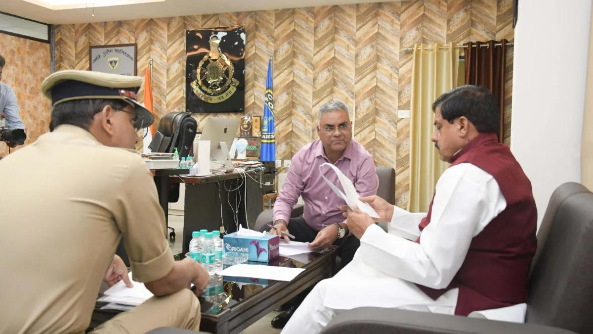 CM Dr. Mohan Yadav पुलिस को प्रोत्साहित करने पहुंचे राज्य साइबर पुलिस मुख्यालय