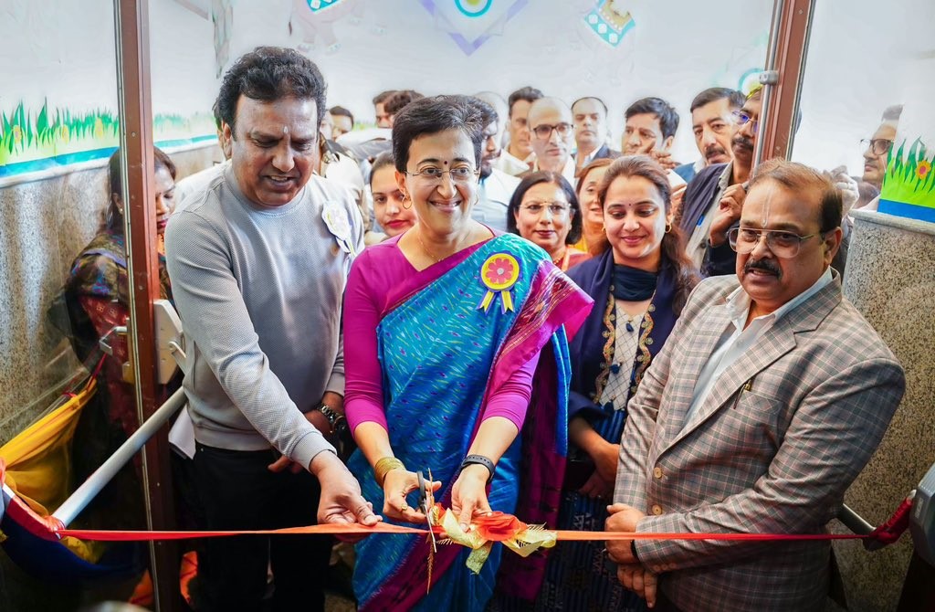 CM Atishi ने रोहिणी में एक नए स्कूल का उद्घाटन किया, कहा 'हर बच्चे को विश्वस्तरीय शिक्षा देना हमारा मकसद है.'