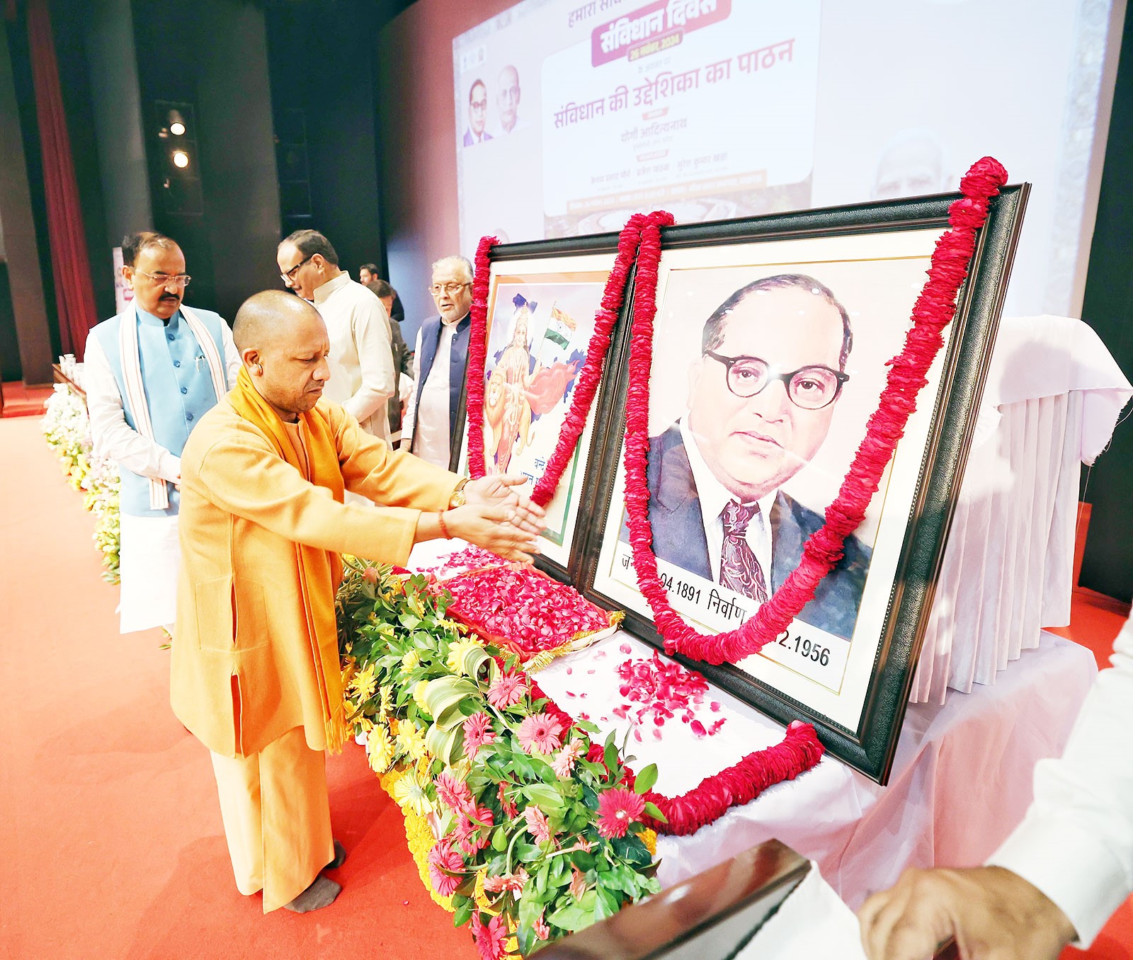 CM Yogi Adityanath ने संविधान दिवस पर आयोजित ‘हमारा संविधान, हमारा स्वाभिमान’ कार्यक्रम में अपने विचार व्यक्त किये