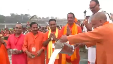 CM Yogi Adityanath ने लक्ष्मण मेला मैदान में आयोजित छठ महापर्व में अस्तांचलगामी सूर्य को अर्घ्य दिया