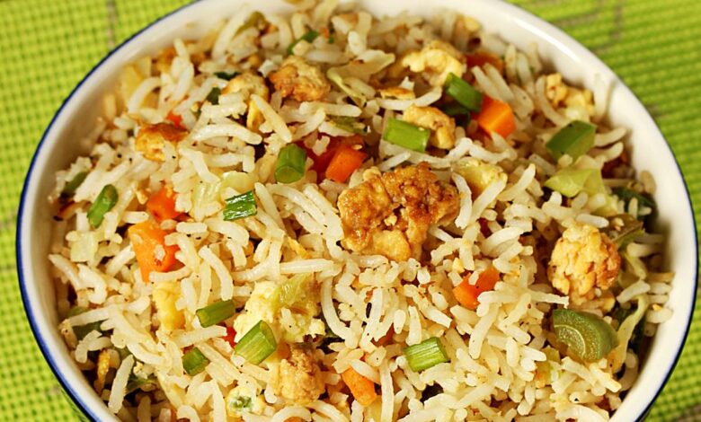 South Indian Egg Rice Recipe: बच्चों के टिफिन बॉक्स में प्रोटीन से भरपूर एग राइस बनाएं, रेसिपी को नोट करें