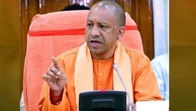 CM Yogi Adityanath ने लोक निर्माण विभाग की विभिन्न परियोजनाओं की प्रगति की समीक्षा की