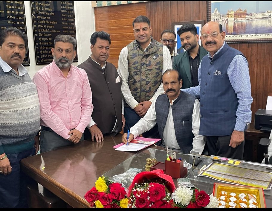 Punjab News: पंजाब खादी एवं ग्रामोद्योग बोर्ड के उपाध्यक्ष पवन कुमार हंस ने कैबिनेट मंत्री मोहिंदर भगत की मौजूदगी में पदभार संभाला