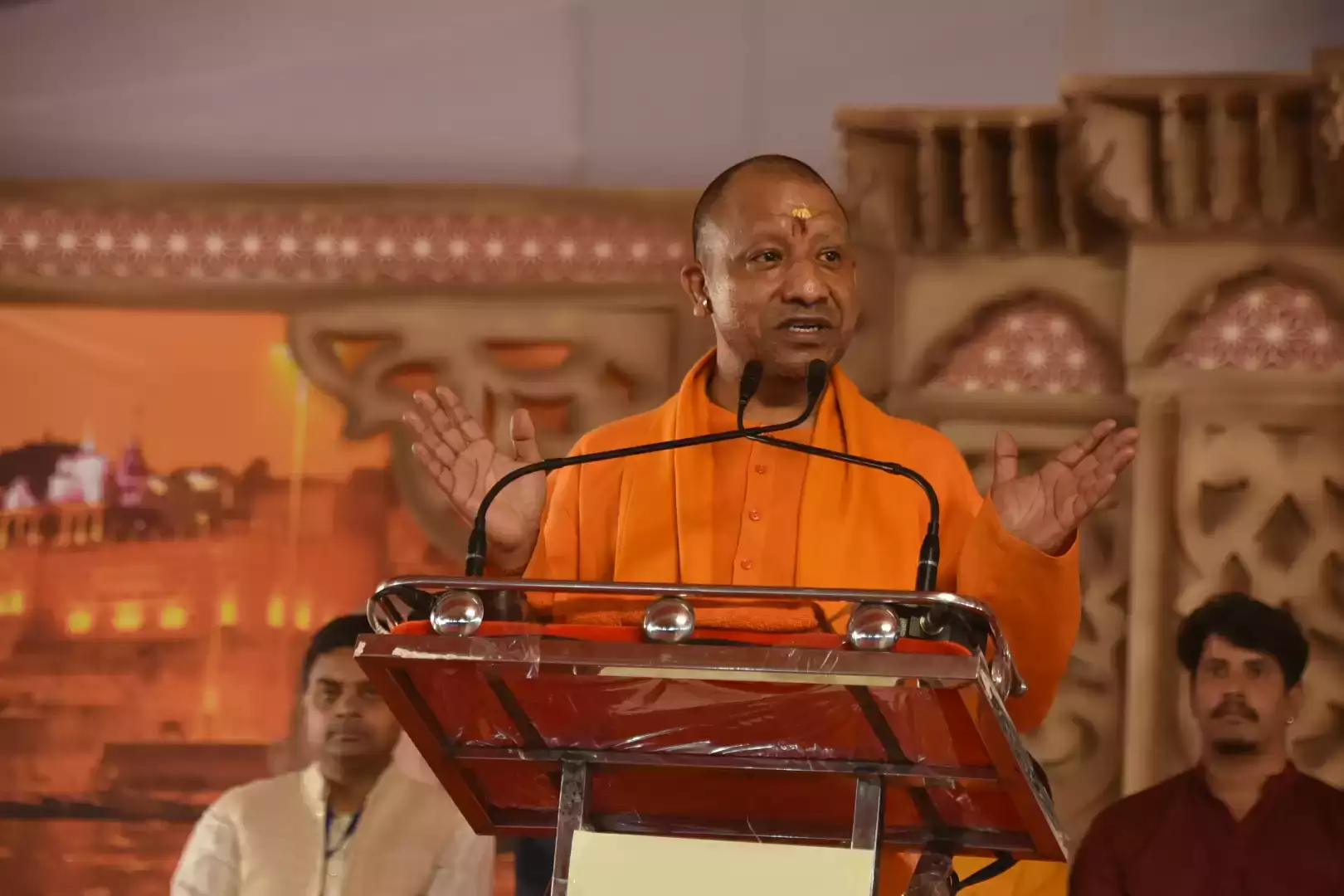 CM Yogi Adityanath, शिव महापुराण कथा कार्यक्रम में शामिल हुए, राष्ट्र समर्पण का सन्देश दिया