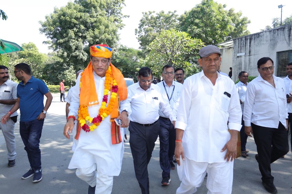 Animal Husbandry Minister Zoraram Kumawat ने उदयपुर सरस डेयरी का किया अवलोकन