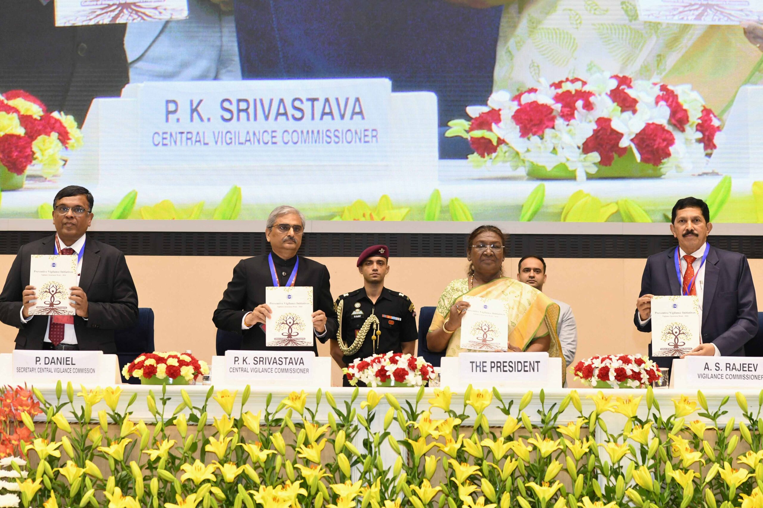 President Draupadi Murmu ने सतर्कता जागरूकता सप्ताह 2024 की शोभा बढ़ाई