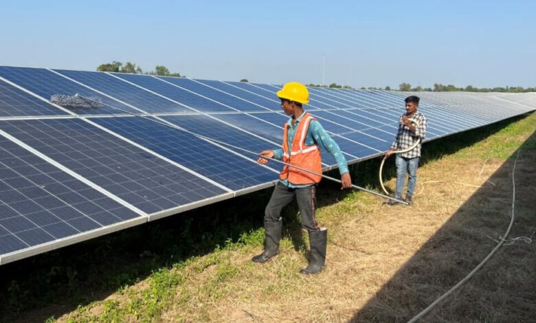 ACME Solar: खराब लिस्टिंग के बाद अब फोकस में शेयर, सोलर कंपनी ने ₹1988 करोड़ जुटाए, बढ़े शेयर मूल्य