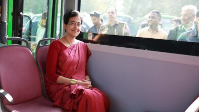 CM Atishi: दिल्ली की सड़कों पर जल्द ही 150 मोहल्ला बसें उतरेगी 