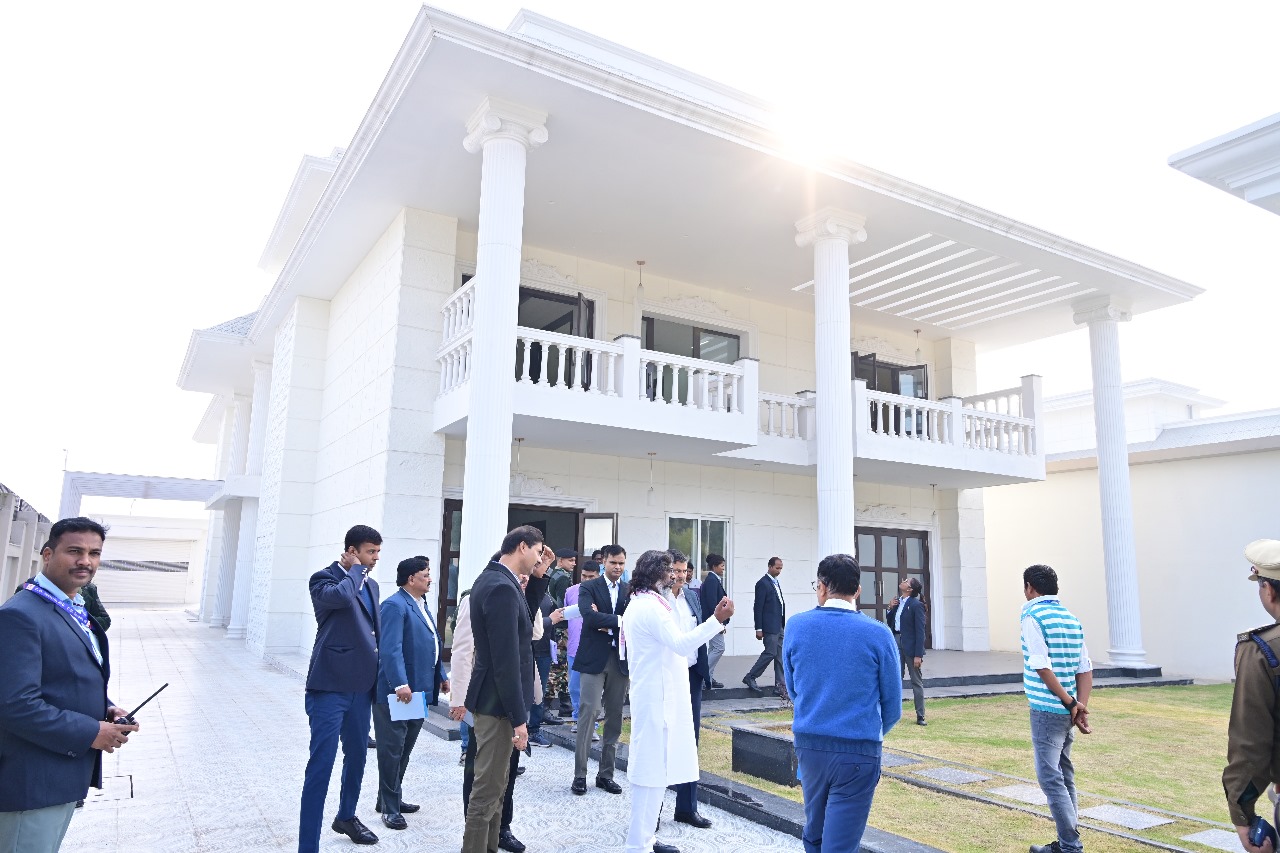CM Hemant Soren ने स्मार्ट सिटी में मंत्रियों के लिए बने नवनिर्मित आवास का निरीक्षण किया।