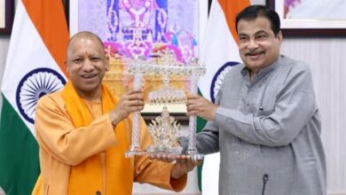 CM Yogi Adityanath तथा राजमार्ग मंत्री ने प्रयागराज महाकुम्भ-2025 से सम्बन्धित परियोजनाओं की समीक्षा की