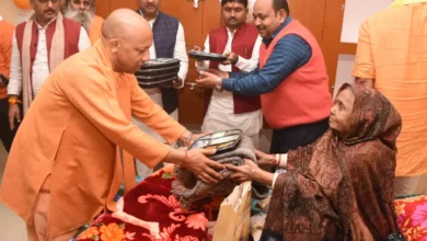 CM Yogi Adityanath ने जनपद गोरखपुर में रैन बसेरों का निरीक्षण किया