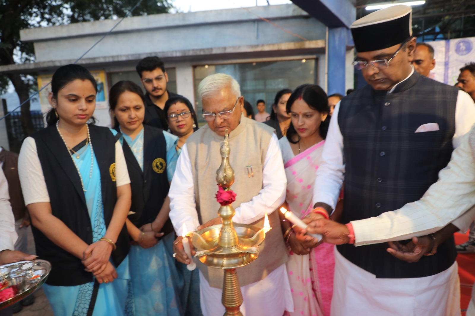 Governor Mangubhai Patel ने अस्थिबाधित महिला एवं पुरुष व्हील चेयर डे एण्ड नाइट क्रिकेट टूर्नामेंट का किया शुभारंभ