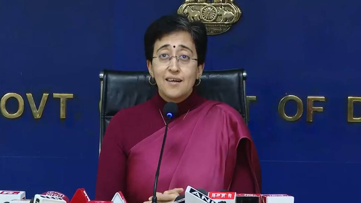 CM Atishi ने महत्वपूर्ण अपडेट दिया, दिल्ली में महिलाओं के खाते में 1000 रुपये प्रति महीने कब मिलेंगे?