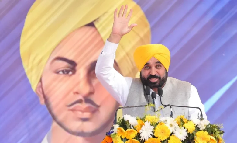 CM Bhagwant Mann ने 'निशान-ए-इंकलाब' प्लाजा जनता को समर्पित किया