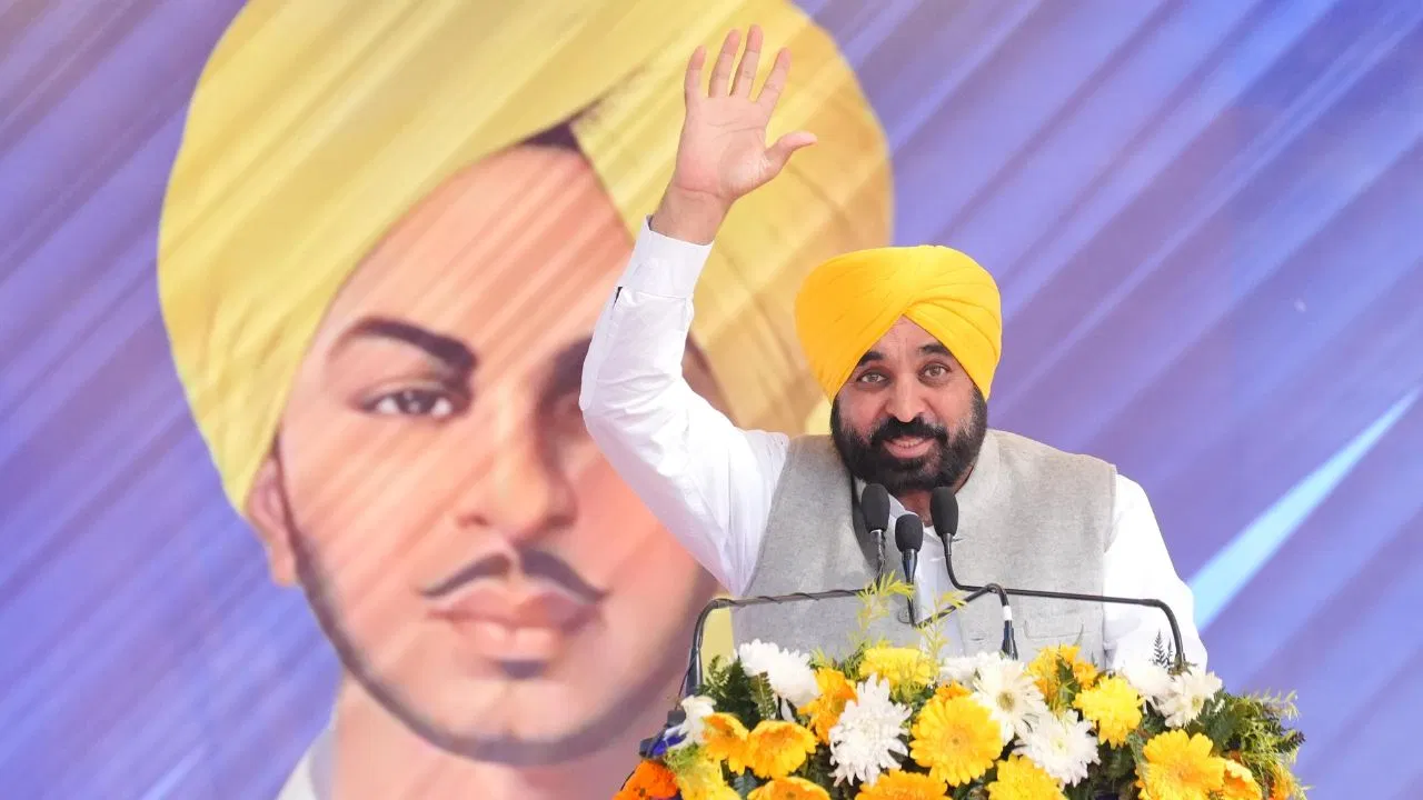 CM Bhagwant Mann ने 'निशान-ए-इंकलाब' प्लाजा जनता को समर्पित किया