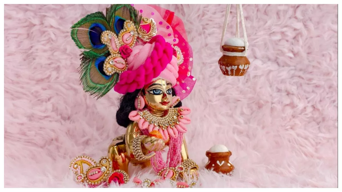 Laddu Gopal Puja Niyam: लड्डू गोपाल को दिन में कितनी बार भोग लगाना चाहिए? यदि आपके घर में बाल गोपाल हैं तो इन नियमों का जरूर पालन करें