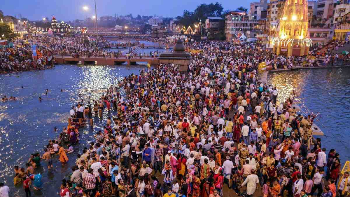 MahaKumbh: अगर आप महाकुंभ जा रहे हैं, तो ये चीजें घर लाना न भूलें; धन-धान्य में होती रहेगी वृद्धि