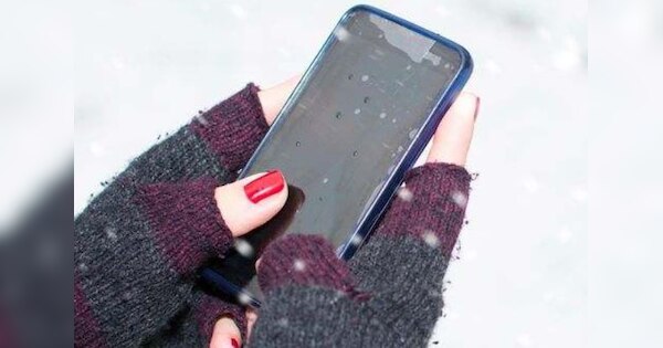 Smartphone In Winter: ठंड से खराब हो सकता है आपके स्मार्टफोन, सर्दी में इन बातों का ध्यान रखें