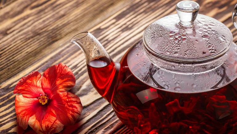 Hibiscus Tea Benefits: अगर आप हाई बीपी नियंत्रण चाहते हैं, तो हर दिन गुड़हल की चाय पिएं; यह आपको कई लाभ देगा।