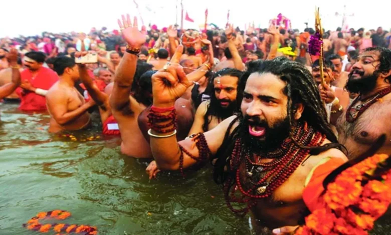 Mahakumbh: शाही स्नान से पहले नागा साधुओं को भस्म क्यों लगाते है? जानें इसके पीछे की वजह