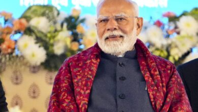 PM Narendra Modi ने स्वाभिमान अपार्टमेंट के लाभार्थियों से बातचीत की