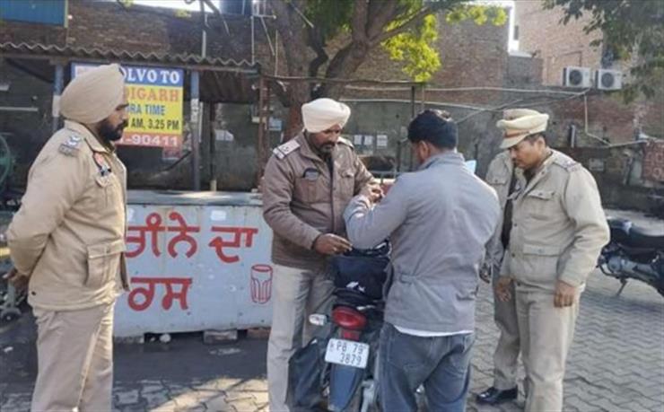 Punjab Police ने राज्य भर के बस स्टैंडों पर तलाशी अभियान चलाया