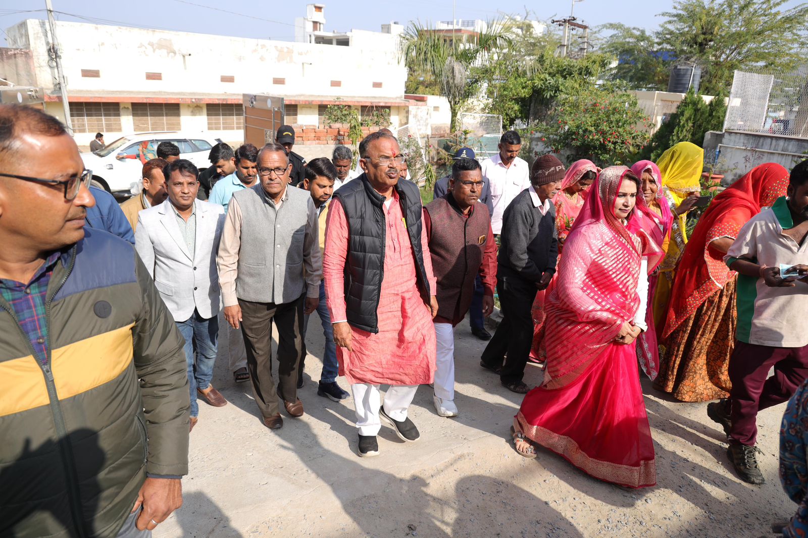 विधानसभा अध्यक्ष Vasudev Devnani ने किया महिलाओं का सम्मान, ओढ़ाई चुनरी