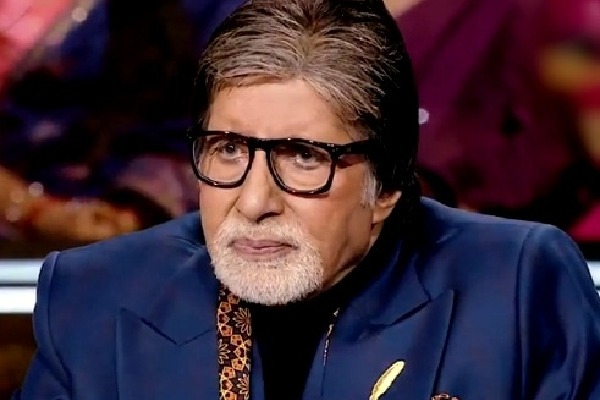 Amitabh Bachchan खुले बटन की शर्ट पहनकर बैंकॉक स्ट्रिप क्लब  गए थे...बिग बी पर डायरेक्टर का दावा