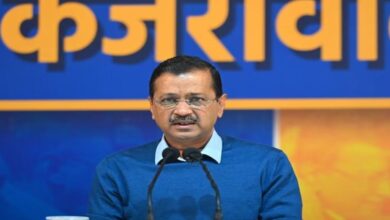 Delhi Election 2025: BJP पर अरविंद केजरीवाल का गंभीर आरोप, 'हमारी गाड़ी तोड़ी, प्रचार सामग्री छीनी'।