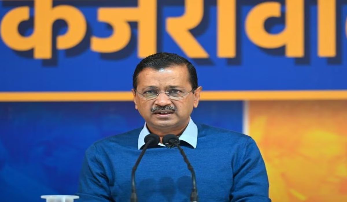 Delhi Election 2025: BJP पर अरविंद केजरीवाल का गंभीर आरोप, 'हमारी गाड़ी तोड़ी, प्रचार सामग्री छीनी'।