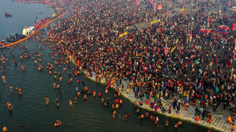 Prayagraj Mahakumbh 2025: महाकुंभ का आखिरी स्नान कल होगा; इस शुभ समय में स्नान करने से सभी पीड़ाओं से छुटकारा मिलेगा!