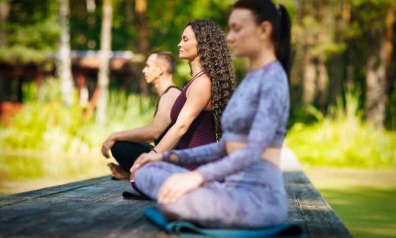 सुबह उठकर चार Breathing Exercises करें, जो स्ट्रेस और एंग्जायटी को दूर करेंगे।