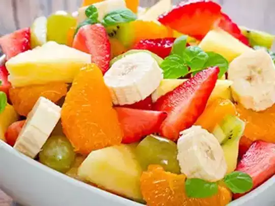 Health Tips: जानिए, साबुत फ्रूट या फलों का सलाद, दोनों में से क्या है ज्यादा फायदेमंद?
