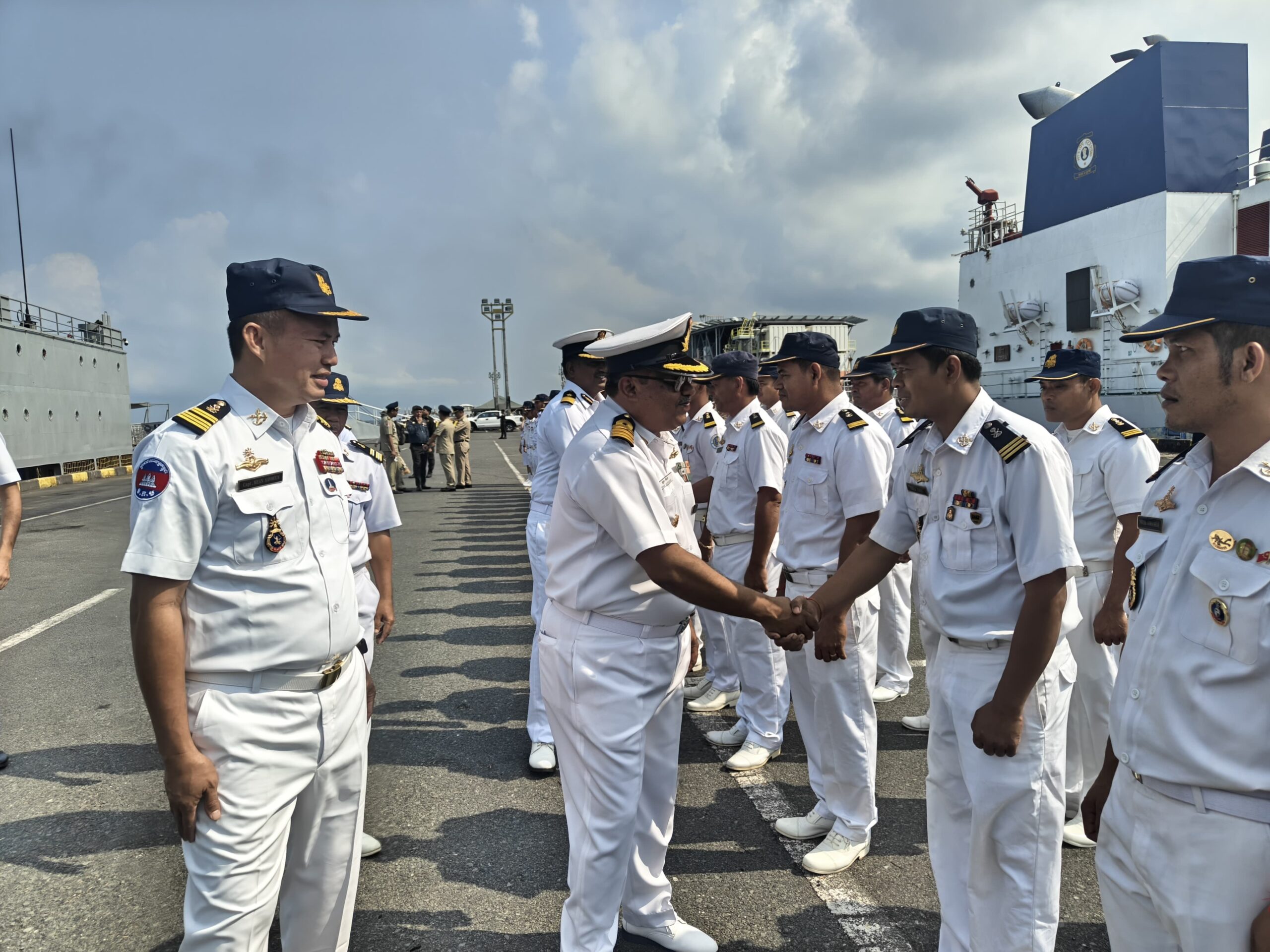 Indian Navy Training Squadron: कंबोडिया में पहला नेवी ट्रेनिंग स्क्वाड्रन पहुंचा, भारत कंबोडियन सेना को देगा हथियार सिम्युलेटर